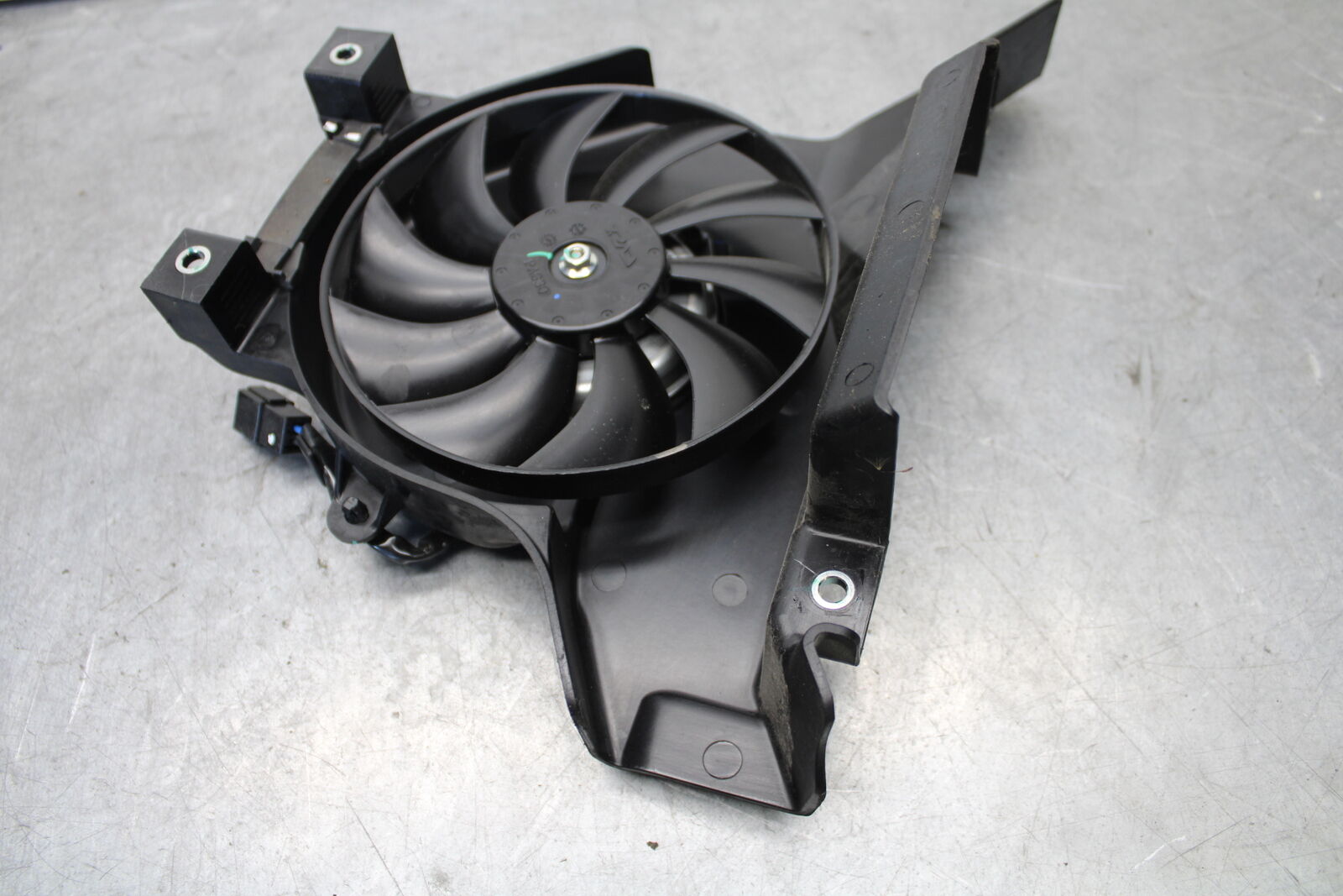 18-23 KAWASAKI NINJA 400 ENGINE RADIATOR COOLING FAN BB660