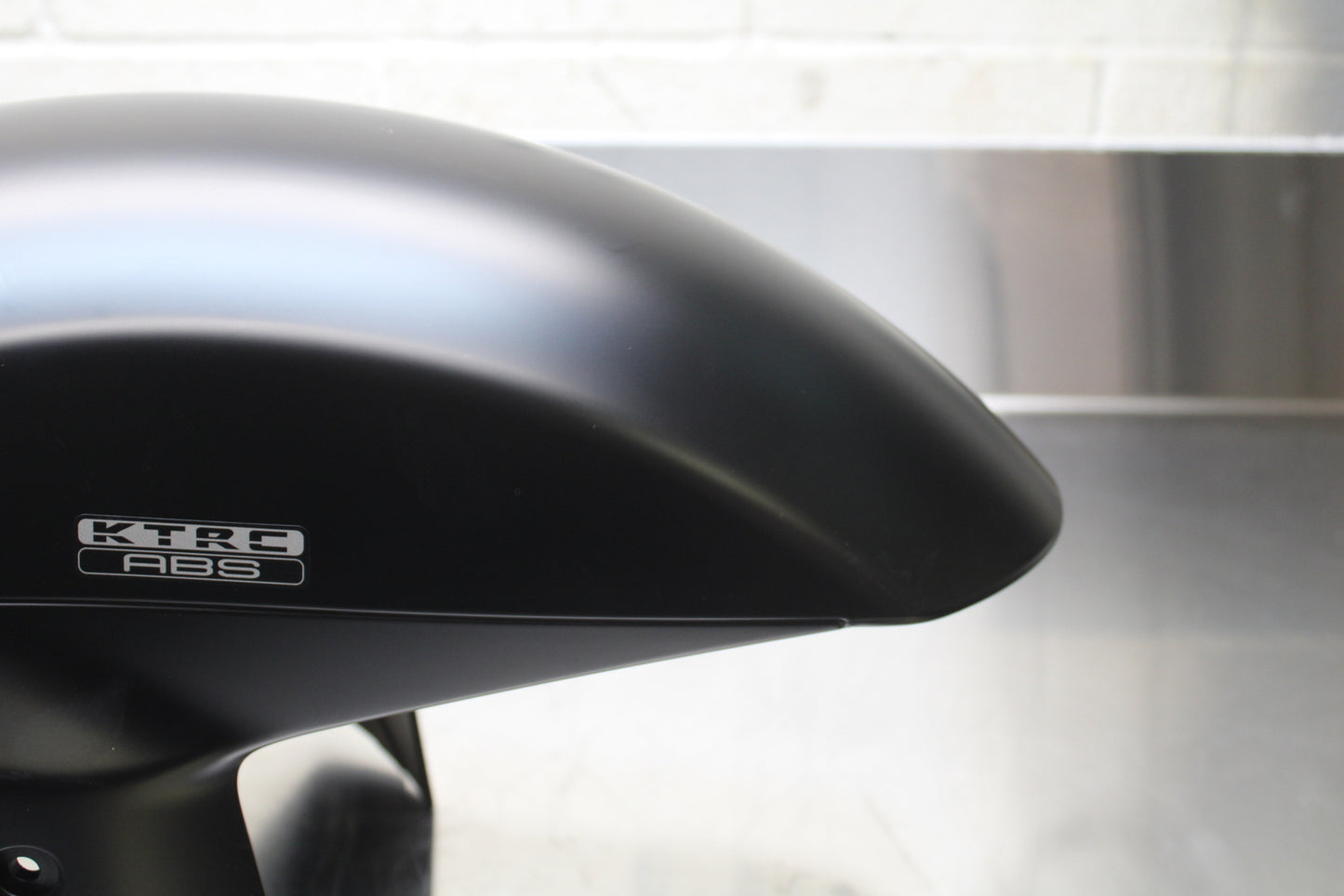 23-24 KAWASAKI NINJA ZX14R FRONT WHEEL FENDER COWL FAIRING BB141