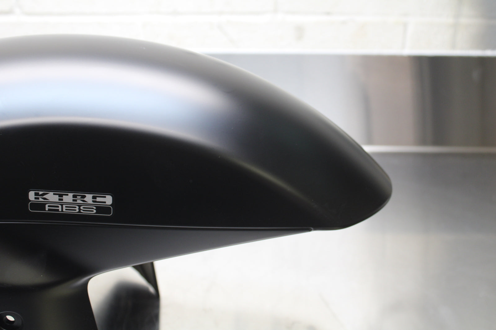 23-24 KAWASAKI NINJA ZX14R FRONT WHEEL FENDER COWL FAIRING BB141