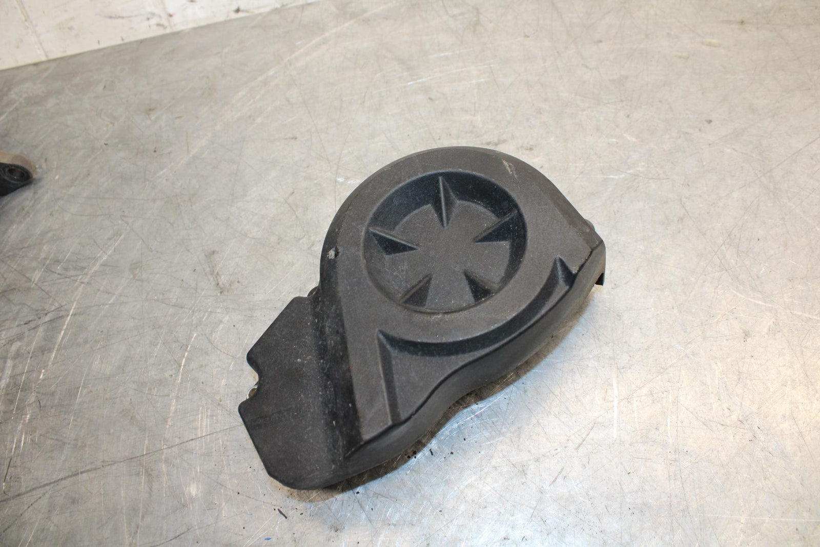 2008 Kawasaki Ninja ZX10R ZX1000E ENGINE SPROCKET COVER 14026-0054 BB524