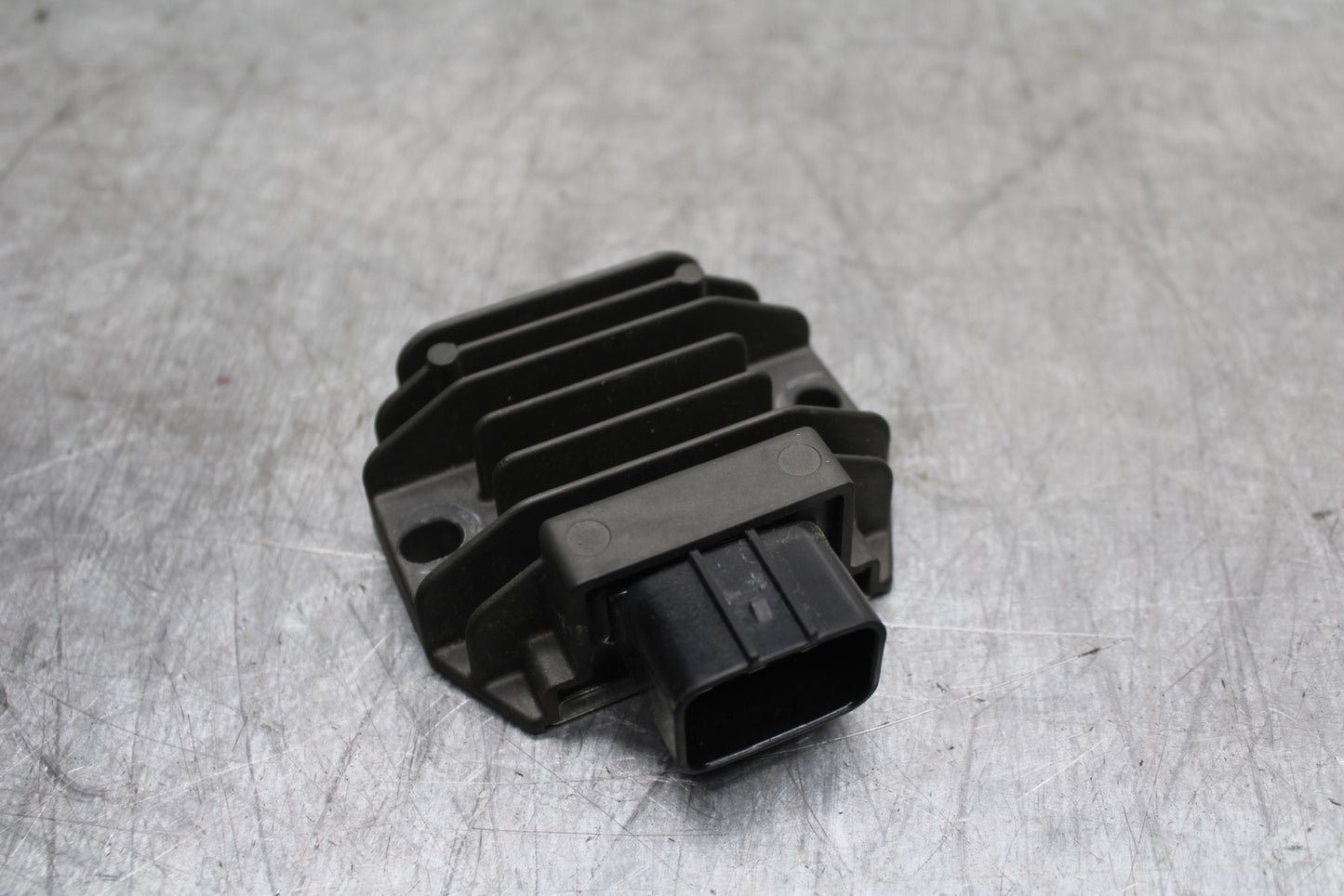22-24 YAMAHA XSR900 RECTIFIER VOLTAGE REGULATOR BB710
