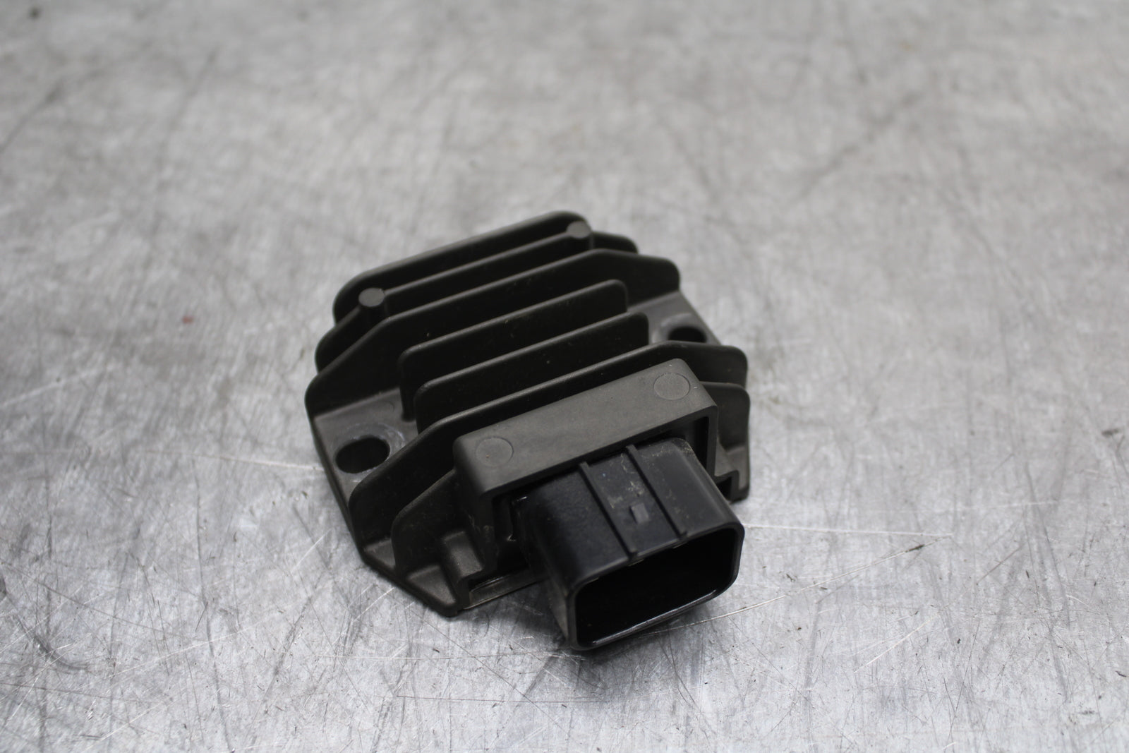 22-24 YAMAHA XSR900 RECTIFIER VOLTAGE REGULATOR BB710