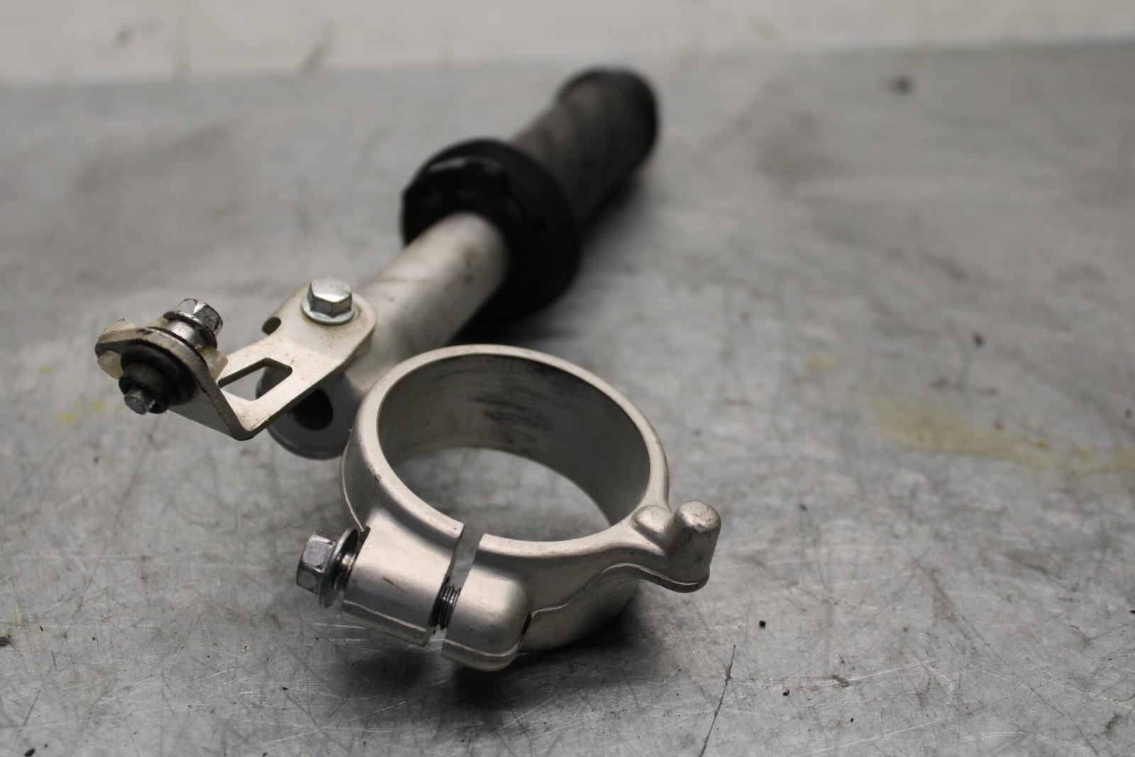 2006 Suzuki GSXR600 LEFT CLIP ON HANDLEBAR BB447