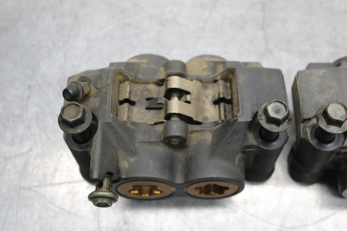 06-07 YAMAHA YZF R6 RIGHT LEFT FRONT BRAKE CALIPER SET PAIR CALIPERS BB742