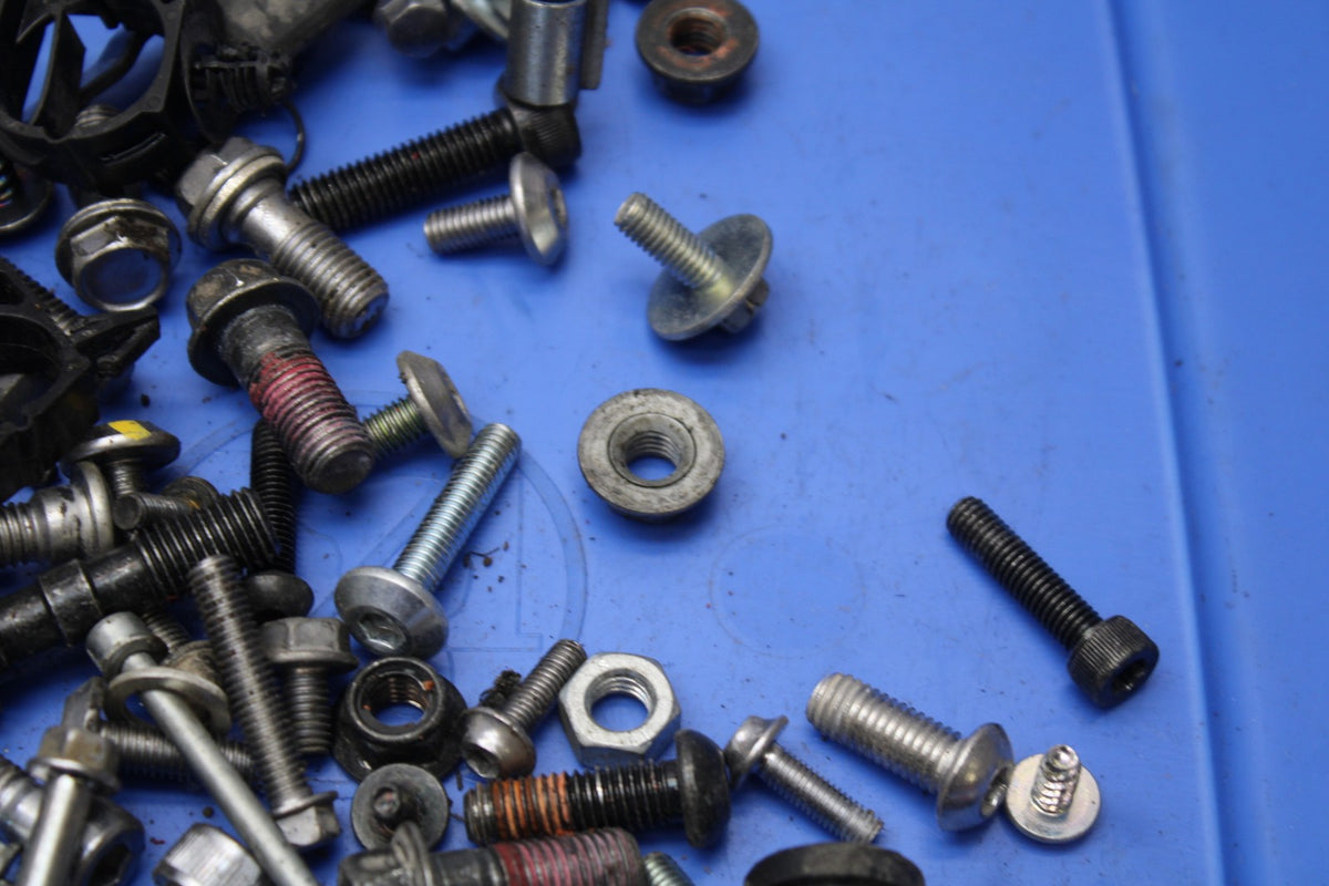 24-25 KAWASAKI NINJA ZX4R MOUNTING BOLTS HARDWARE MOTOR SCREWS BB174