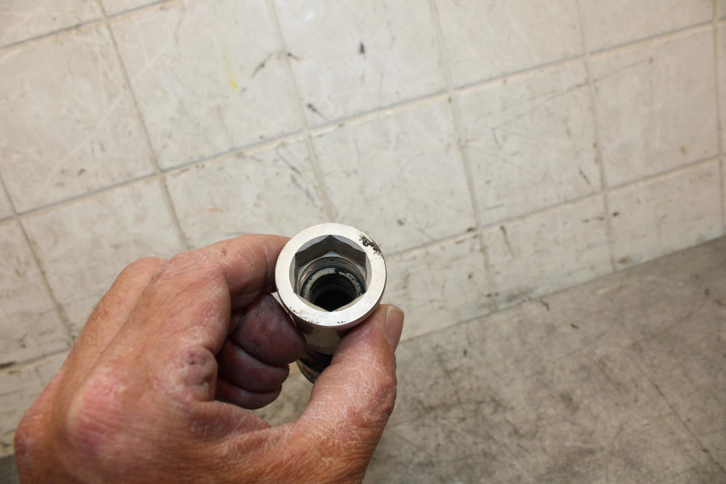 09-12 KAWASAKI NINJA ZX6R FRONT WHEEL RIM AXLE PIVOT BOLT bb544