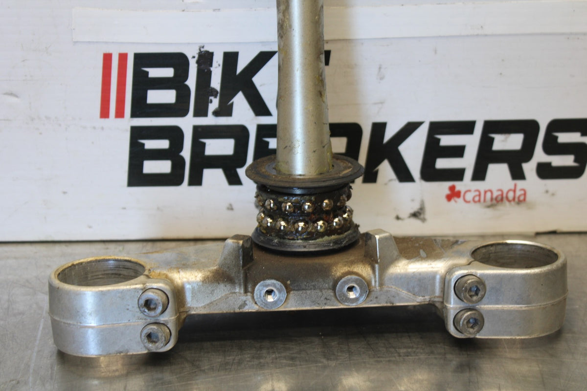 03-04 YAMAHA YZF R6 FRONT FORKS CLAMP LOWER TRIPLE TREE STEM BB890