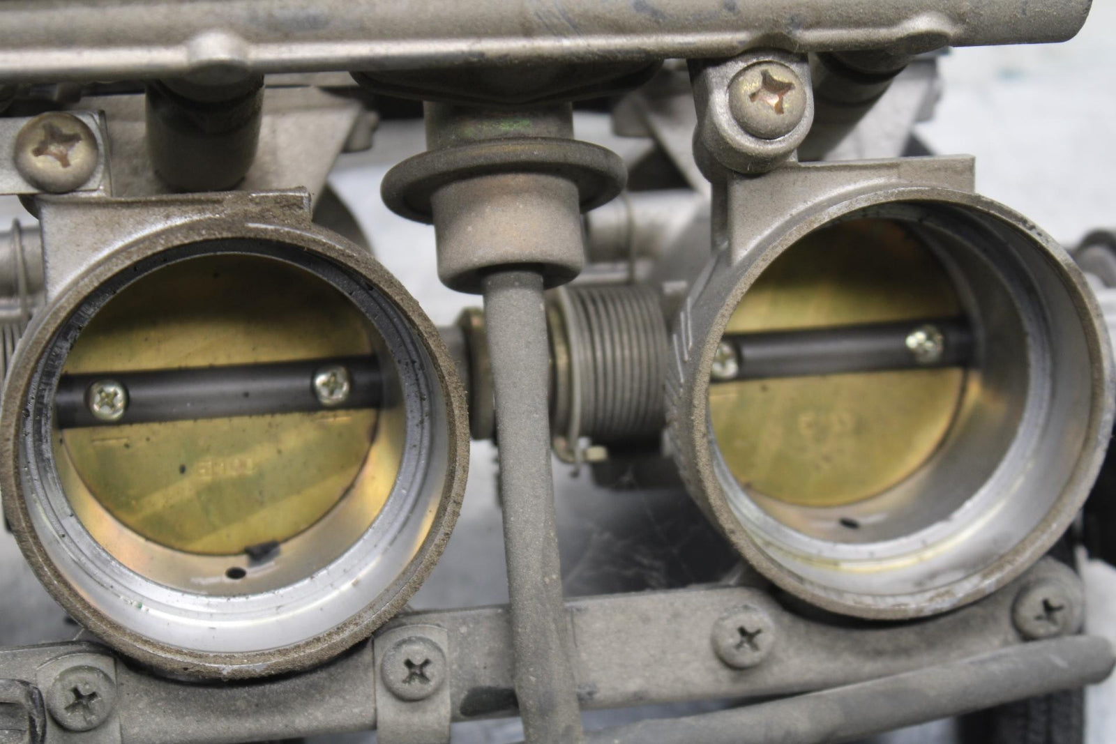 2000 Kawasaki Ninja ZX12R ZX1200A MAIN FUEL INJECTORS / THROTTLE BODIES BB565