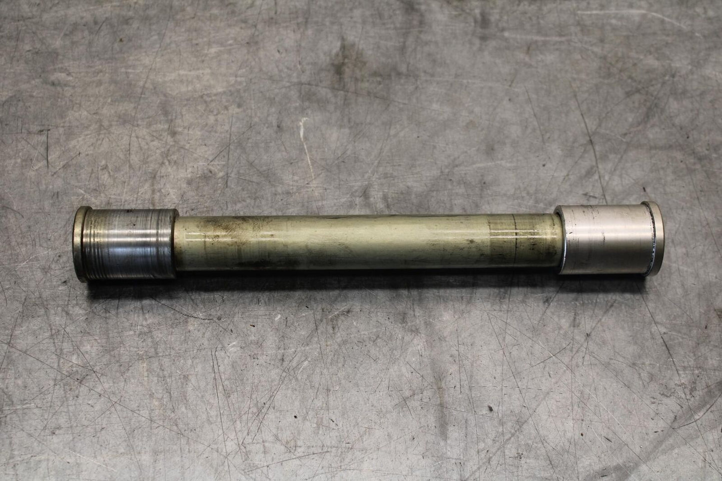 2011 Kawasaki Ninja ZX10R ZX1000K ABS FRONT WHEEL RIM AXLE   BB555