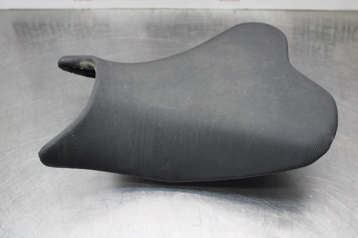 18-26 KAWASAKI Z400 FRONT DRIVERS SEAT PAD SADDLE PILLION BB852