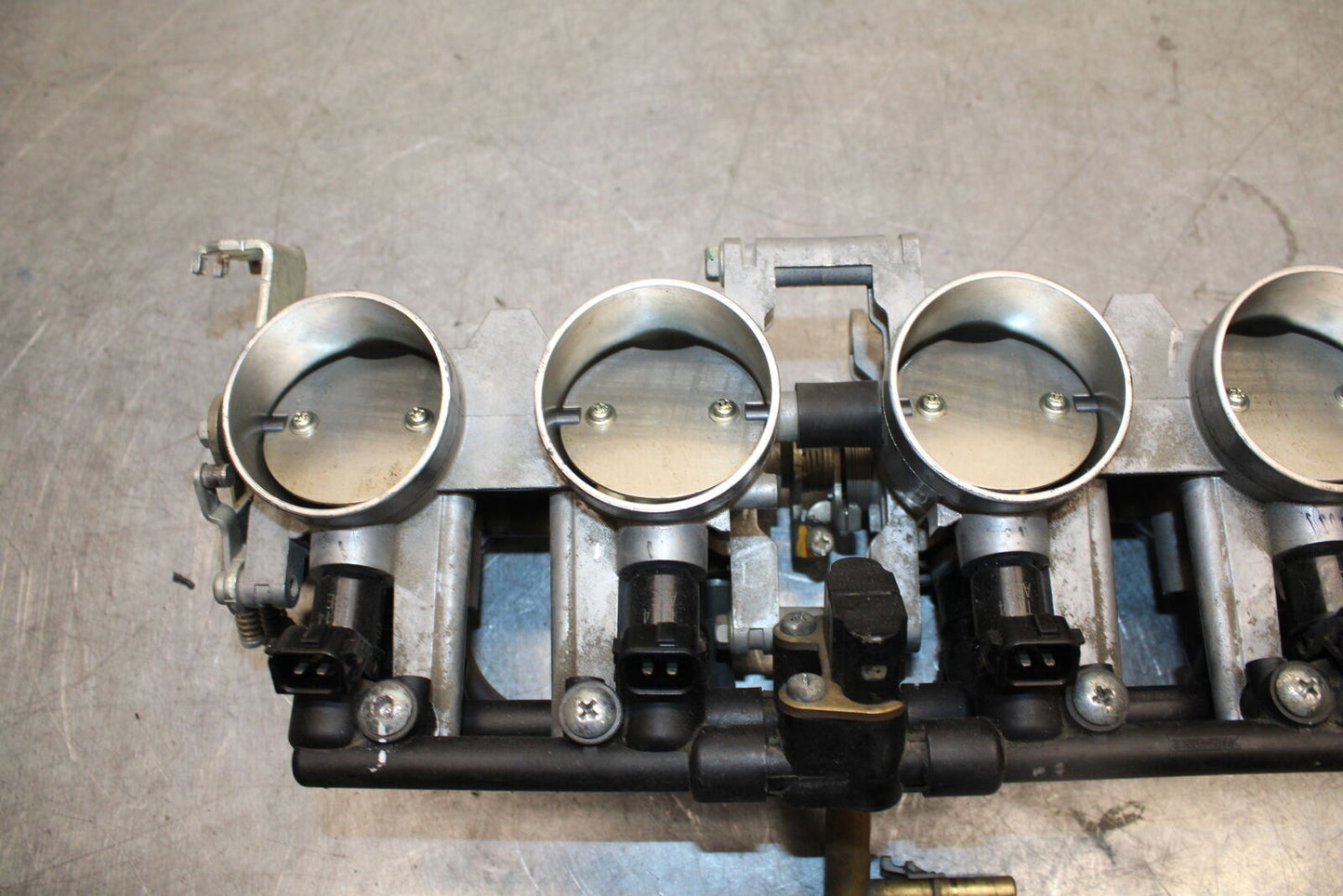 05-06 SUZUKI GSXR1000 MAIN FUEL INJECTORS / THROTTLE BODIES 13405-41G00 BB677