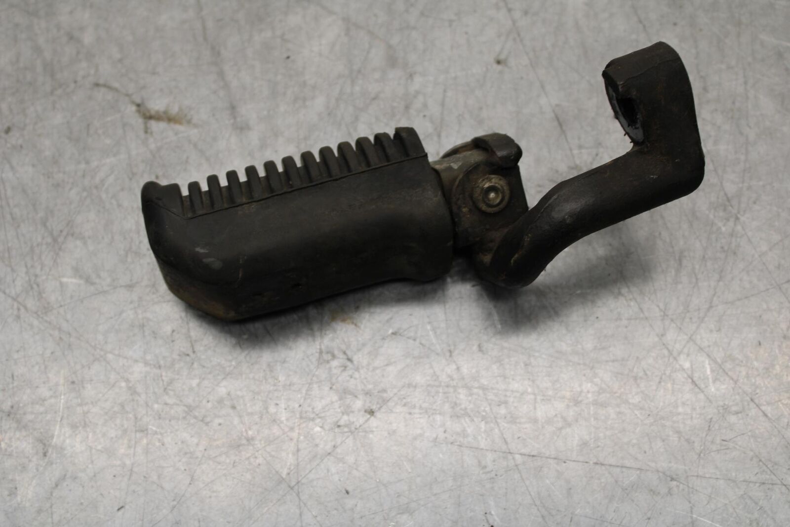 1977 Yamaha XS750 FRONT FOOT RESTS PEGS STEPS SET PAIR 1T4-27430-00-00 BB554