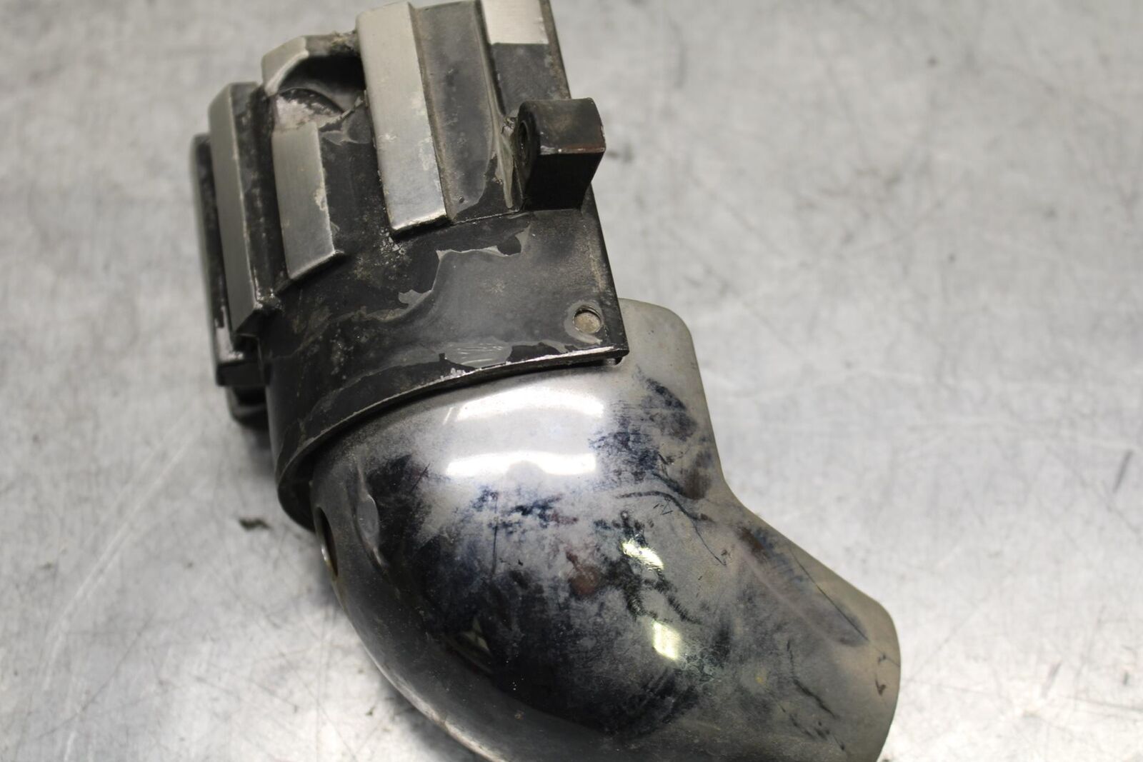 1998 Yamaha Vmax 1200 VMX1200 REAR CYLINDER(S) EXHAUST SHROUD COVER BB620