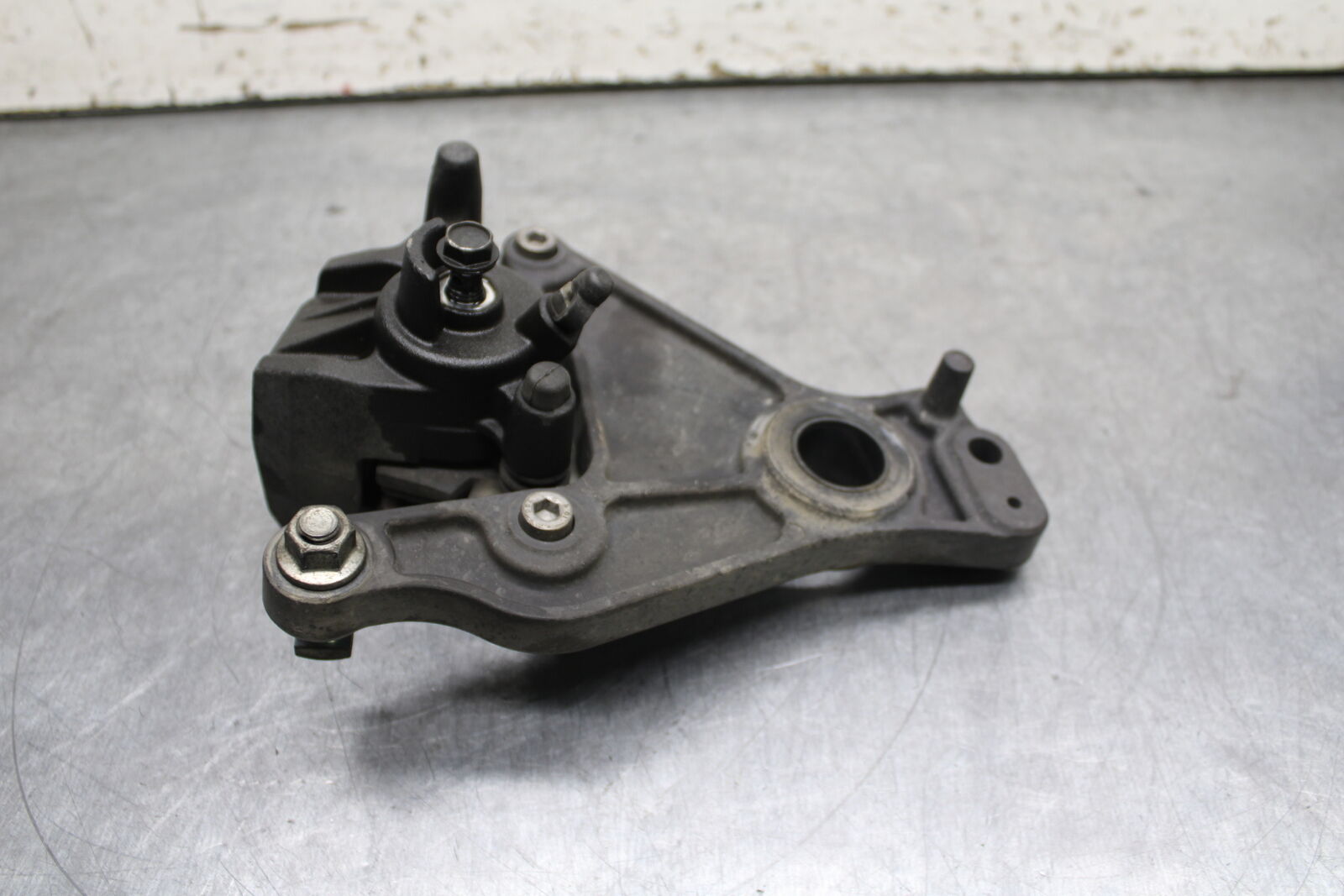 12-13 KAWASAKI Z1000 REAR BACK BRAKE CALIPER W MOUNT BRACKET BB743