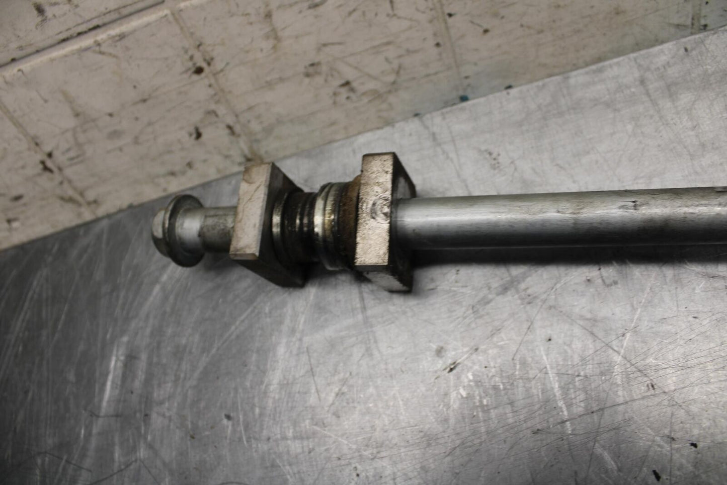 11-14 KAWASAKI VERSYS 650 LE 650C REAR AXLE WHEEL RIM PIVOT BOLT AXEL BB498