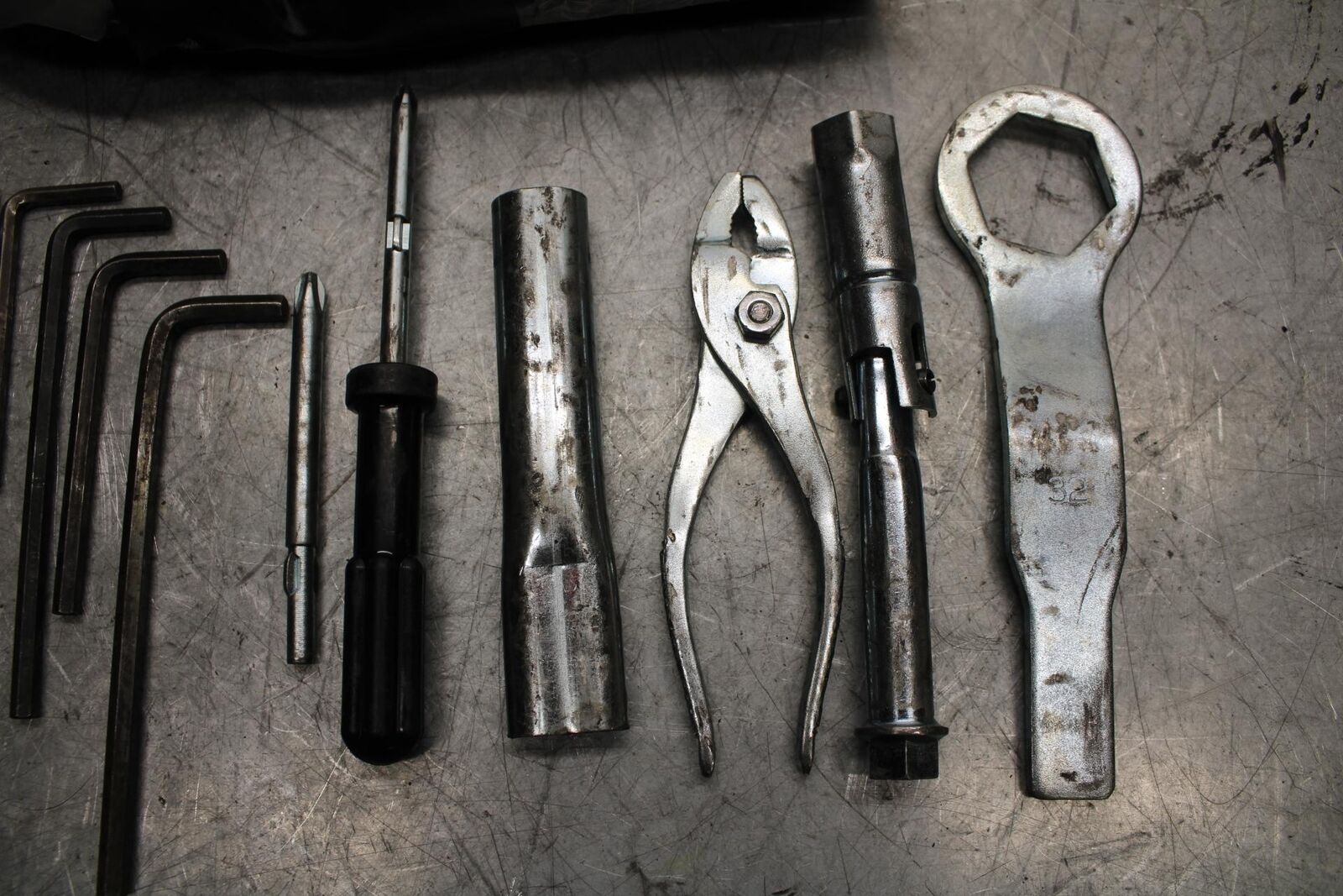 2009 Kawasaki Ninja ZX6R ZX600R STOCK TOOLS OEM TOOL BAG KIT SET BB548