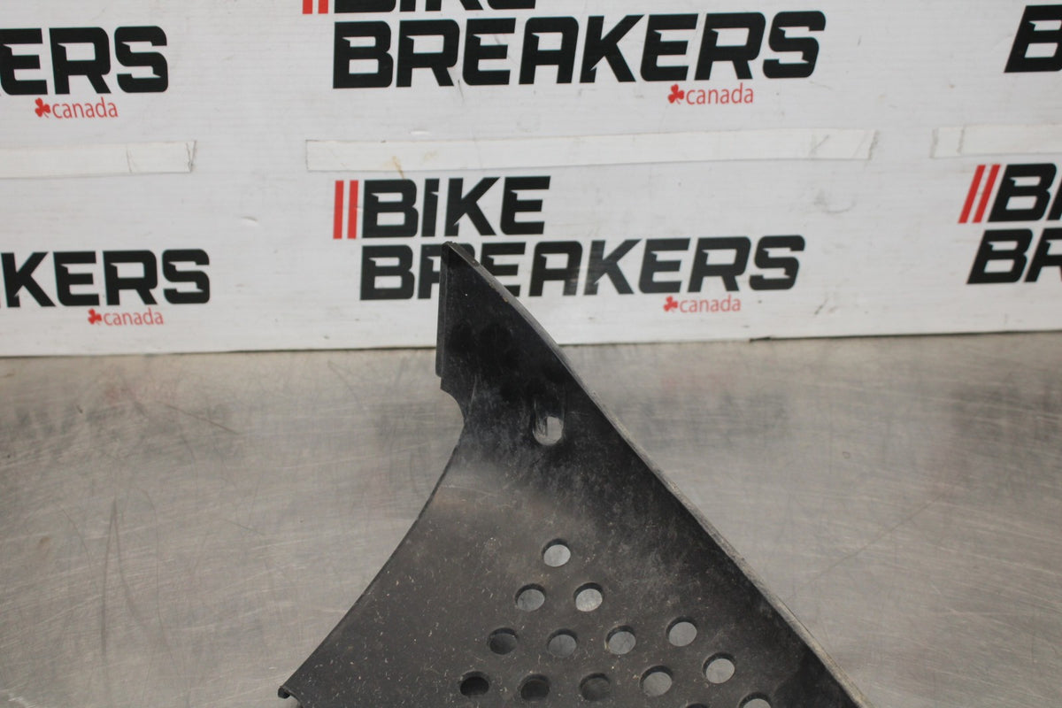 97-00 SUZUKI GSXR600 SRAD FRONT LOWER INNER EXHAUST V FAIRING COWL GUARD BB921