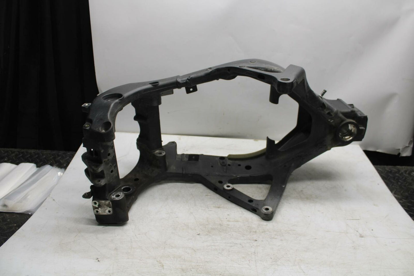 08-16 YAMAHA YZF R6 FRAME CHASSIS BB365