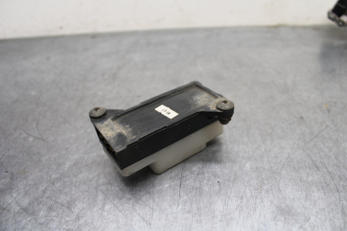 91-92 SUZUKI GSXR750 M  RELAY ASSEMBLY FUSE BOX BB125