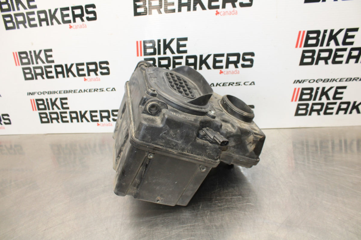 05 TRIUMPH ROCKET III AIRBOX AIR INTAKE FILTER BOX BB186