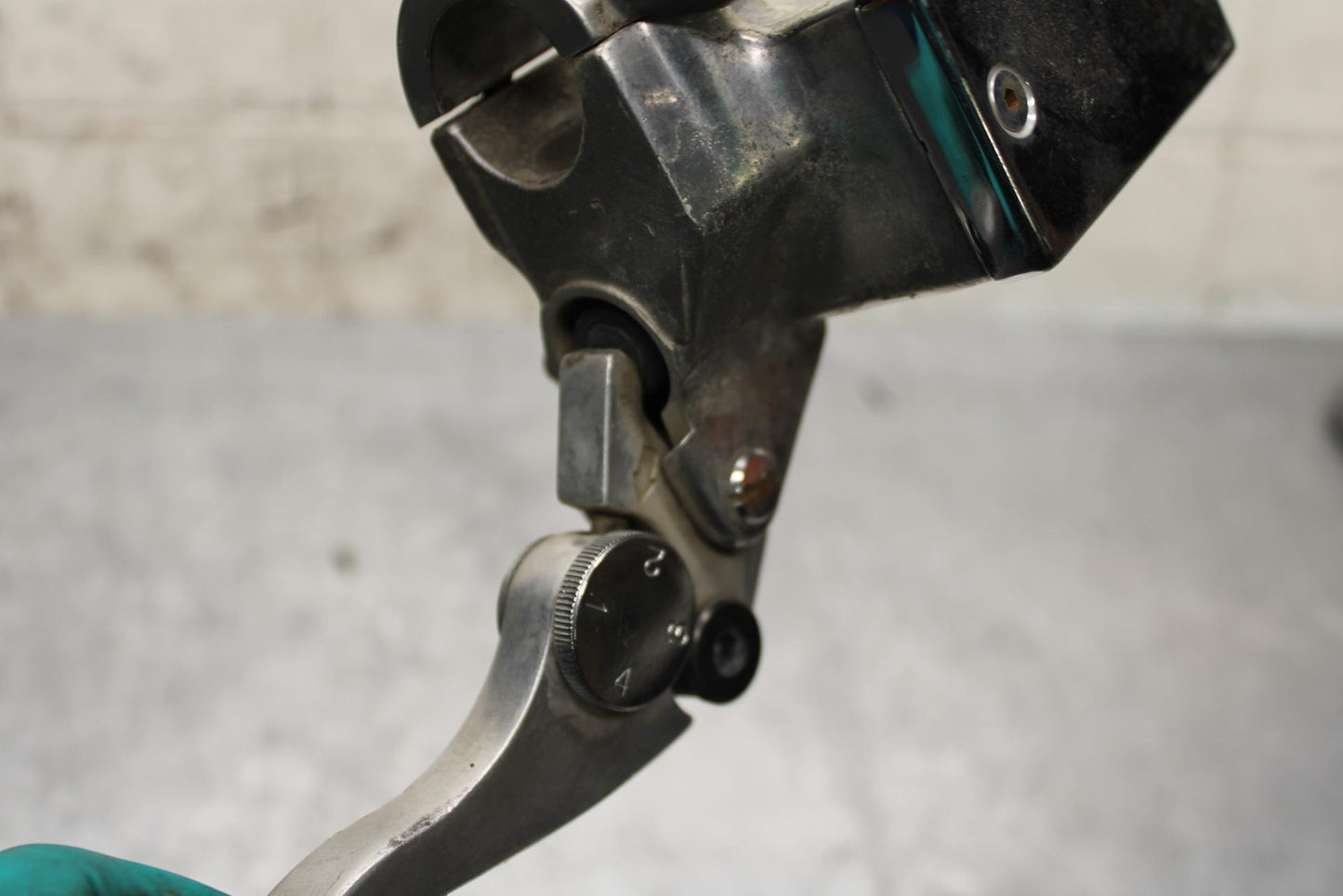 2004 Suzuki Intruder 1500 VL1500 FRONT BRAKE MASTER CYLINDER 59600-10F20 BB573