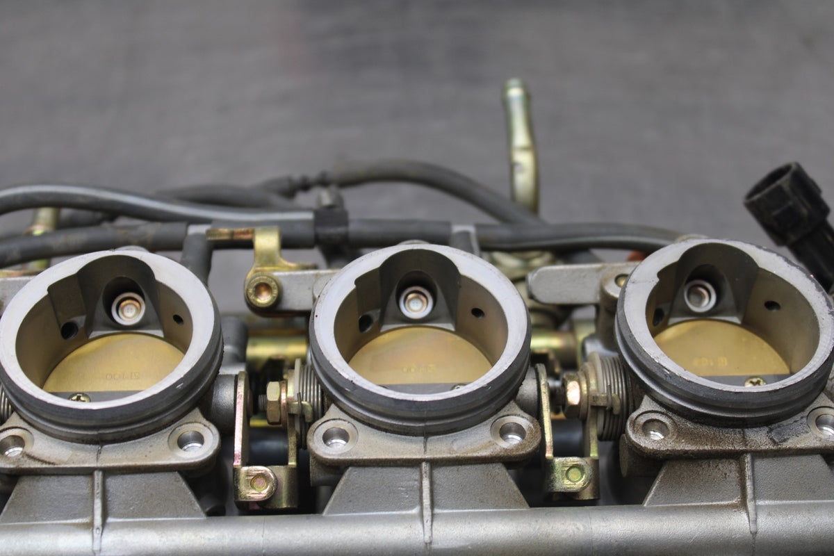 05 YAMAHA YZF R6 MAIN FUEL INJECTORS / THROTTLE BODIES BB858