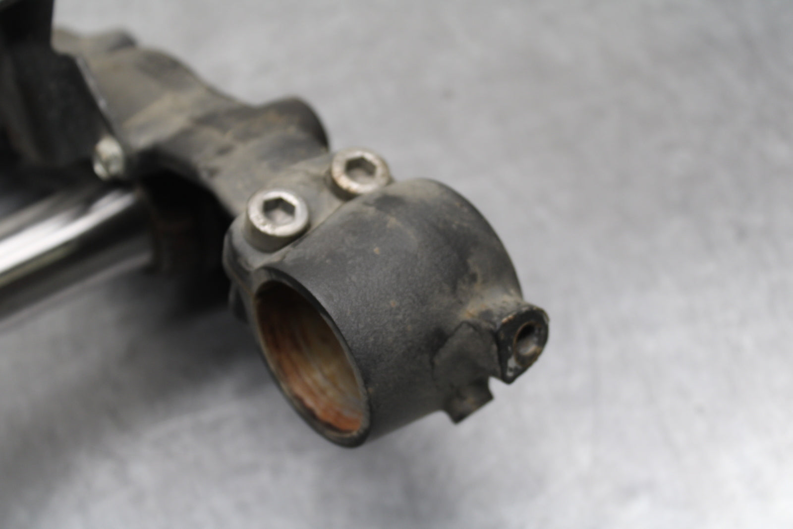 03-08 KAWASAKI VULCAN 1600 FRONT FORKS CLAMP LOWER TRIPLE TREE STEM BB754