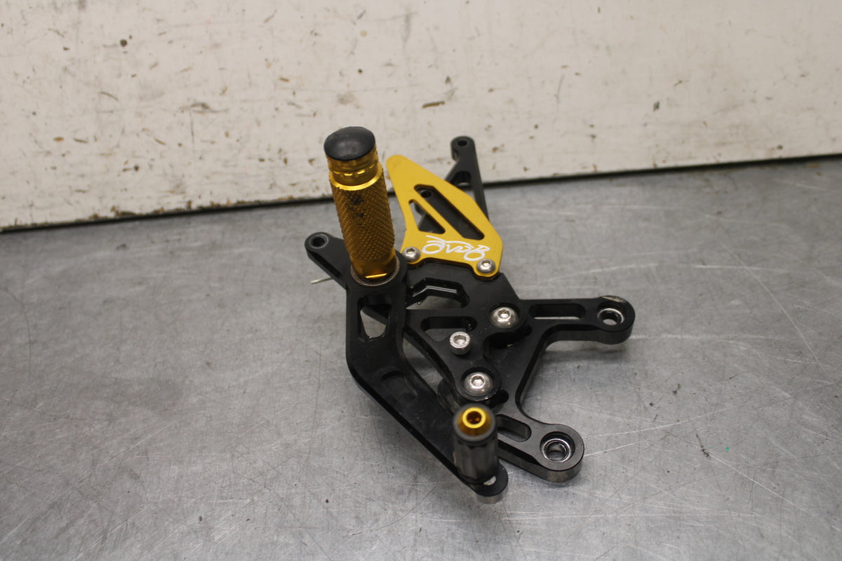 09-14 YAMAHA YZF R1 AFTERMARKET RIGHT REARSET REAR SET FOOT PEG REST STOP BB696