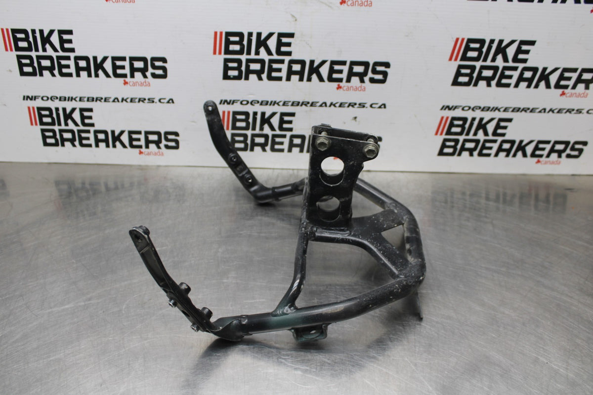 01-03 SUZUKI GSXR600 UPPER FAIRING MIRROR GAUGES STAY BRACKET BB841