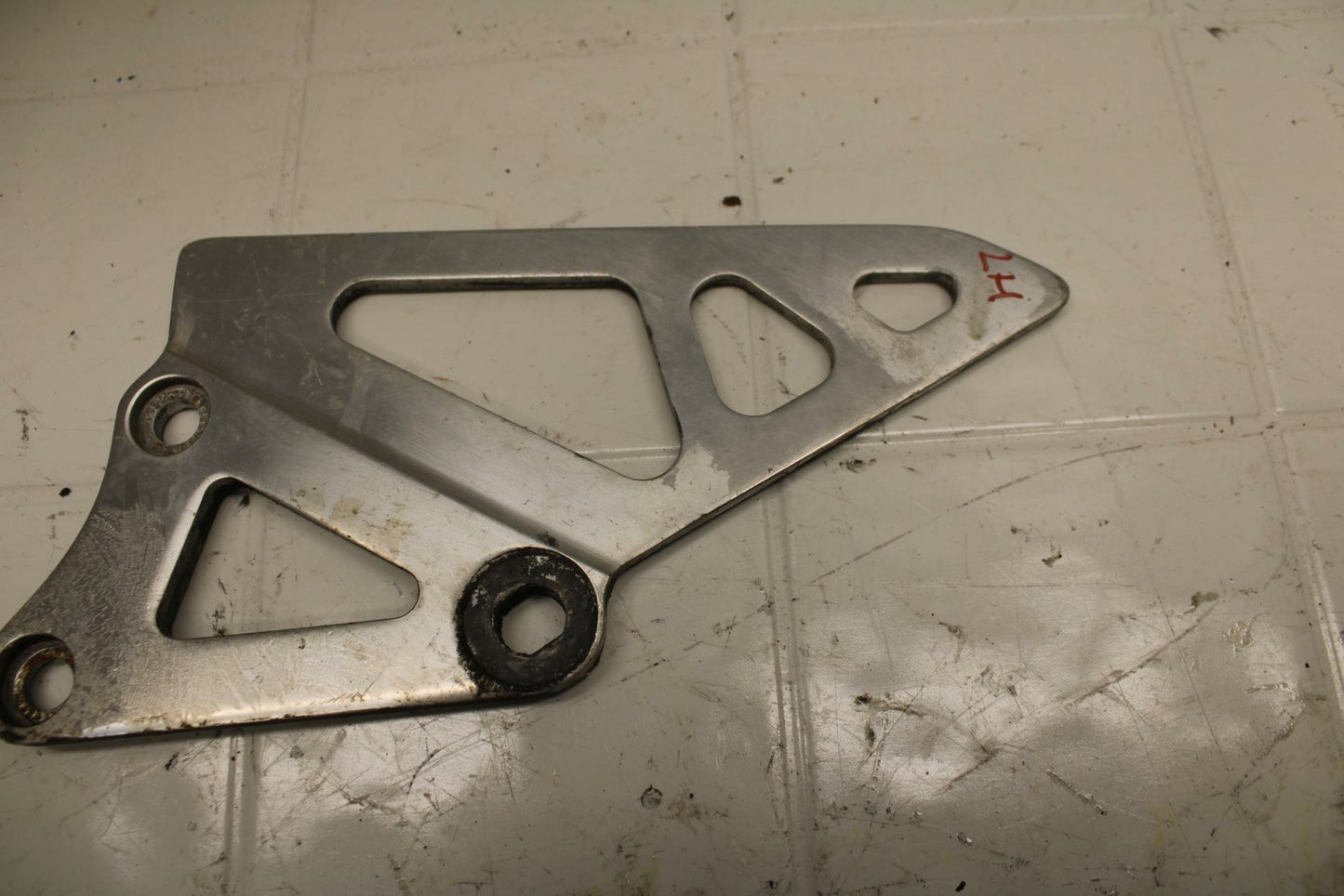 88-89 SUZUKI GSXR750J BB24 LEFT REARSET  DRIVER FOOT PEG BRACKET MOUNT  BB15