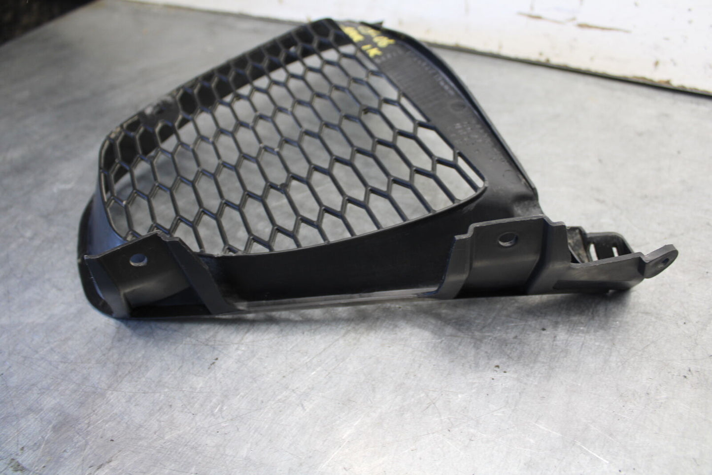 05-06 SUZUKI GSXR1000 FRONT LOWER INNER EXHAUST V FAIRING COWL GUARD  BB676