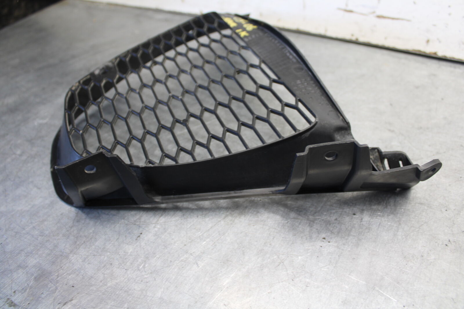 05-06 SUZUKI GSXR1000 FRONT LOWER INNER EXHAUST V FAIRING COWL GUARD  BB676