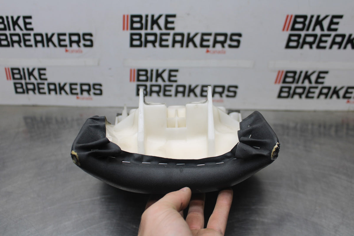 08 KAWASAKI NINJA ZX10R FRONT DRIVERS SEAT PAD SADDLE PILLION BB902