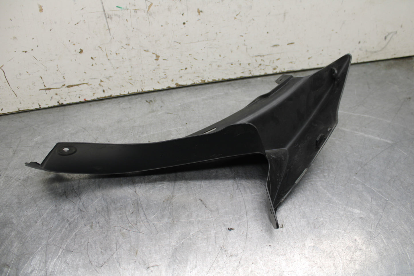 08-10 SUZUKI GSXR 600  RIGHT FRONT UPPER MID SIDE FAIRING COWL PLASTIC BB630