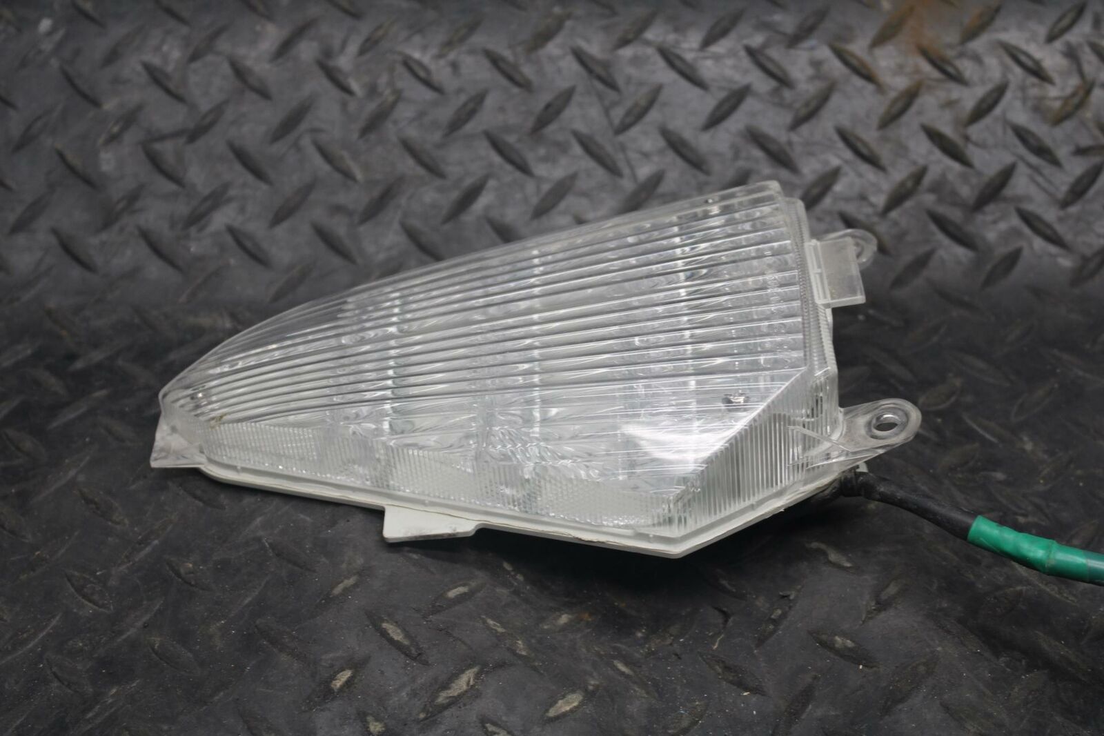 13 YAMAHA YZF R6 REAR TAIL TAILLIGHT BACK BRAKE LIGHT BB209