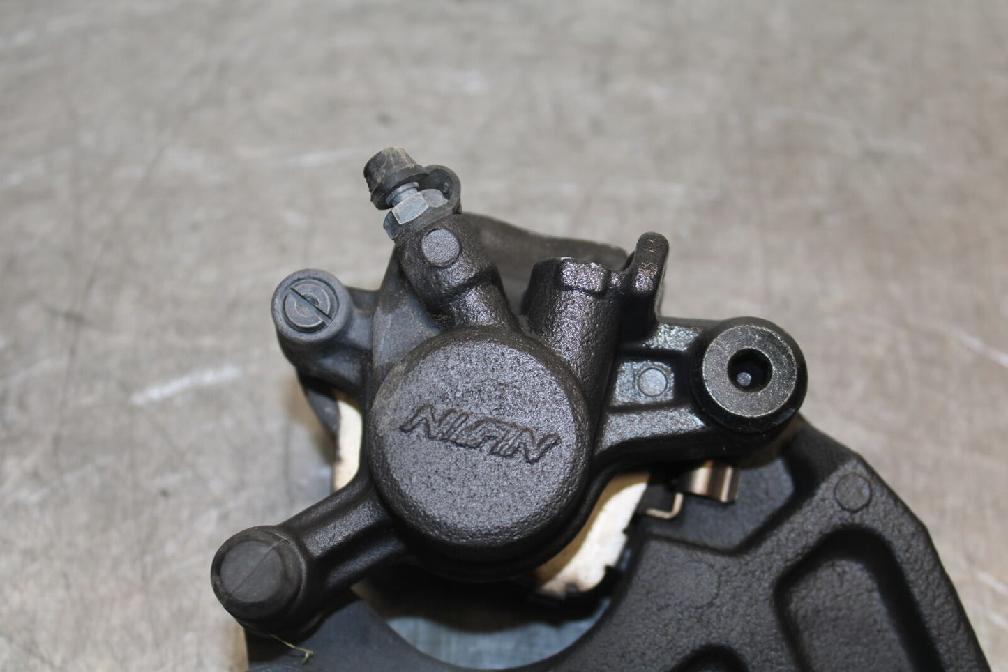 19-23 KAWASAKI NINJA ZX6R REAR BACK BRAKE CALIPER W MOUNT BRACKET BB701