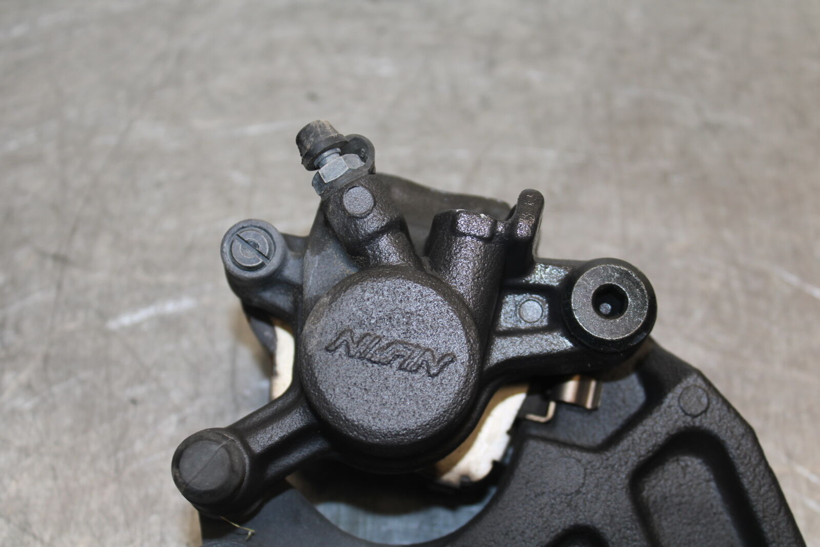19-23 KAWASAKI NINJA ZX6R REAR BACK BRAKE CALIPER W MOUNT BRACKET BB701