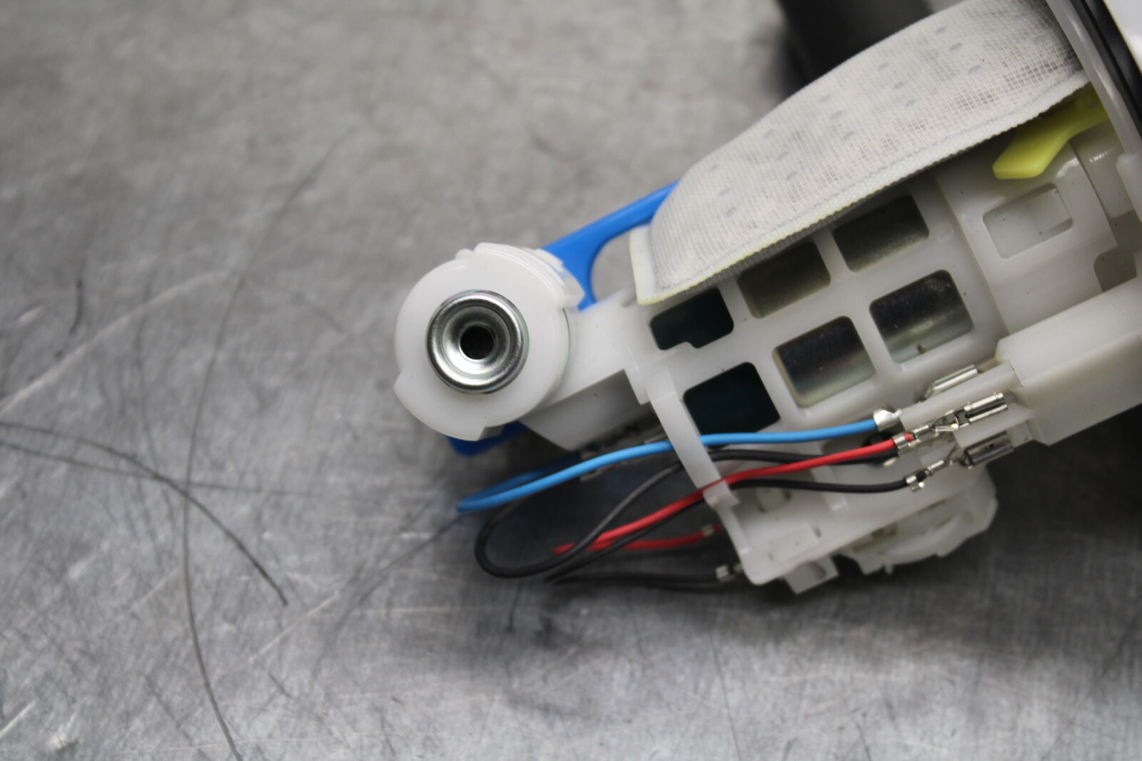 19-24 YAMAHA R3 FUEL PUMP GAS PETROL SENDER UNIT BB736
