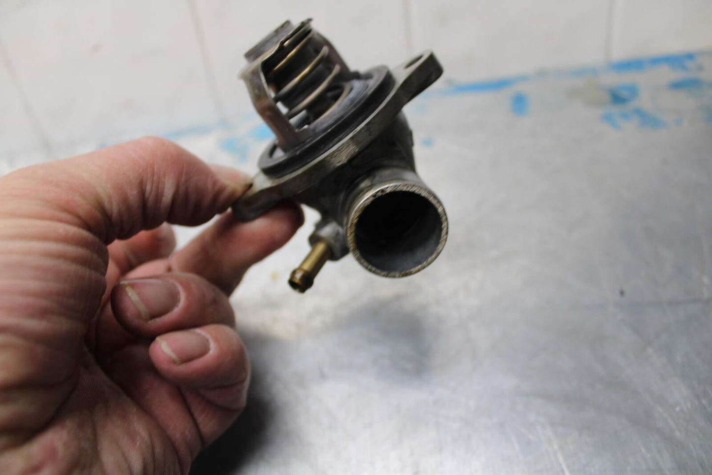 04-05 SUZUKI GSXR600 THERMOSTAT W HOUSING ASSEMBLY 17661-35F00 17670-65G00 BB329