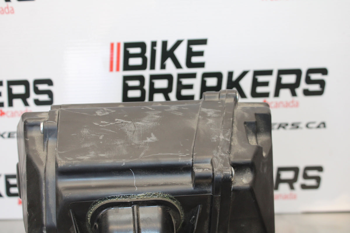 23 YAMAHA YZF R3 AIRBOX AIR INTAKE FILTER BOX BB147