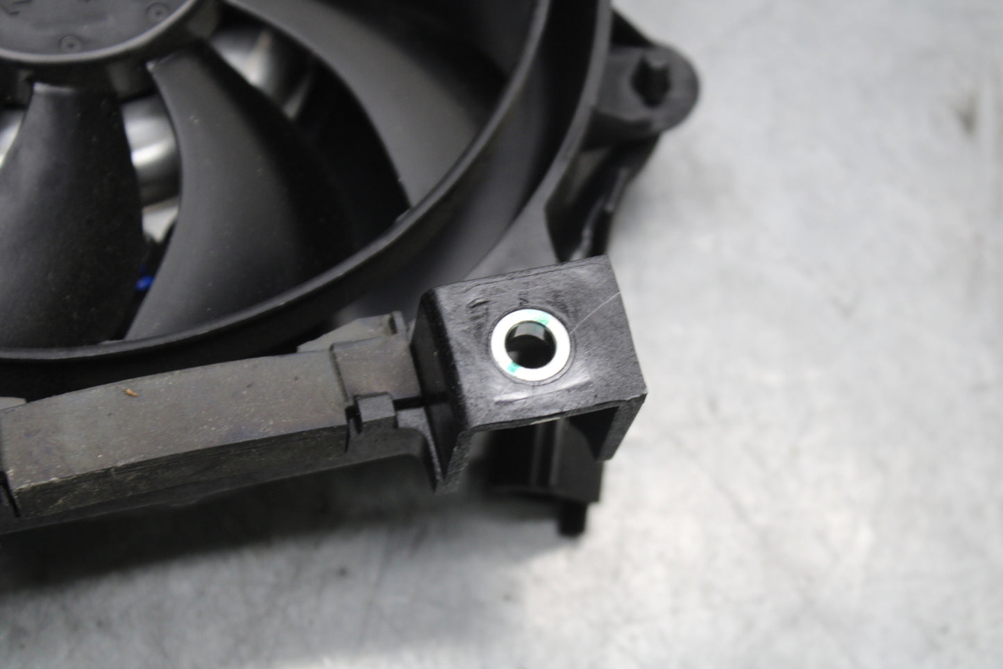 18-23 KAWASAKI NINJA 400 ENGINE RADIATOR COOLING FAN BB660