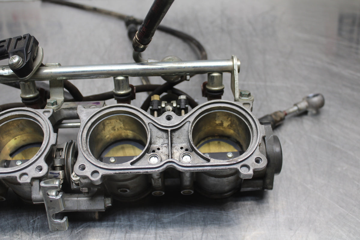 06-07 HONDA CBR1000RR MAIN FUEL INJECTORS / THROTTLE BODIES BB166