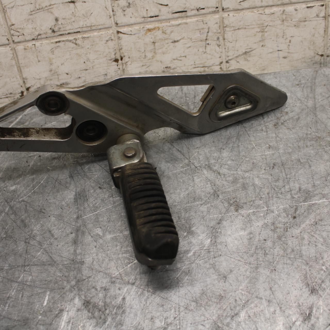 1993 Suzuki GSXR1100W LEFT REARSET REAR SET DRIVER FOOT PEG REST STOP BB46