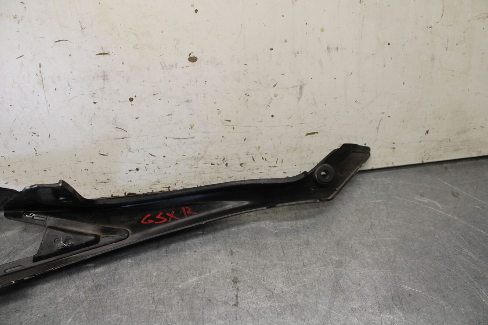 08-10 SUZUKI GSXR750 LEFT REAR BACK TAIL FAIRING COWL SHROUD BB476