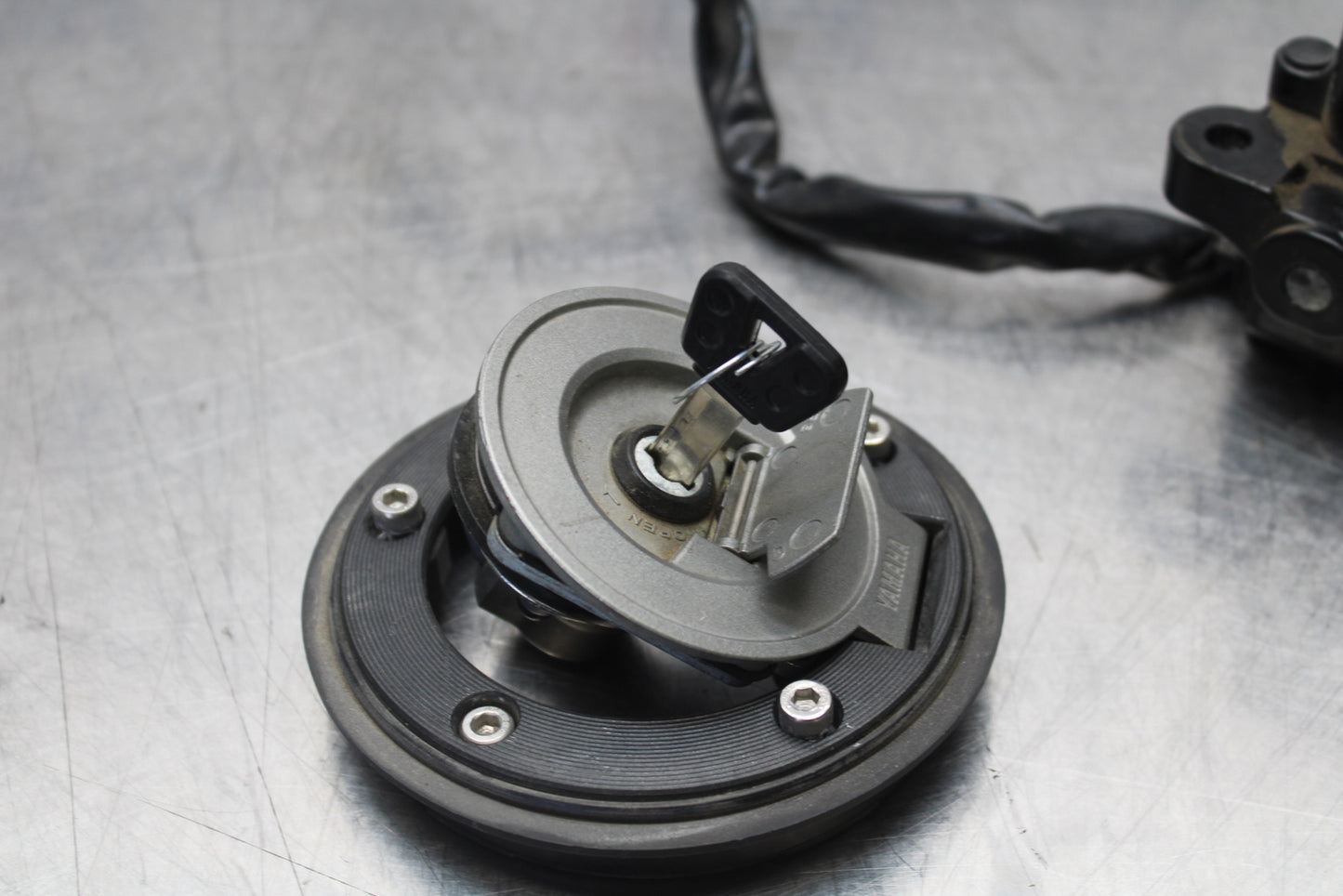 14-17 YAMAHA FZ07 IGNITION LOCK KEY SET W/ GAS CAP BB162