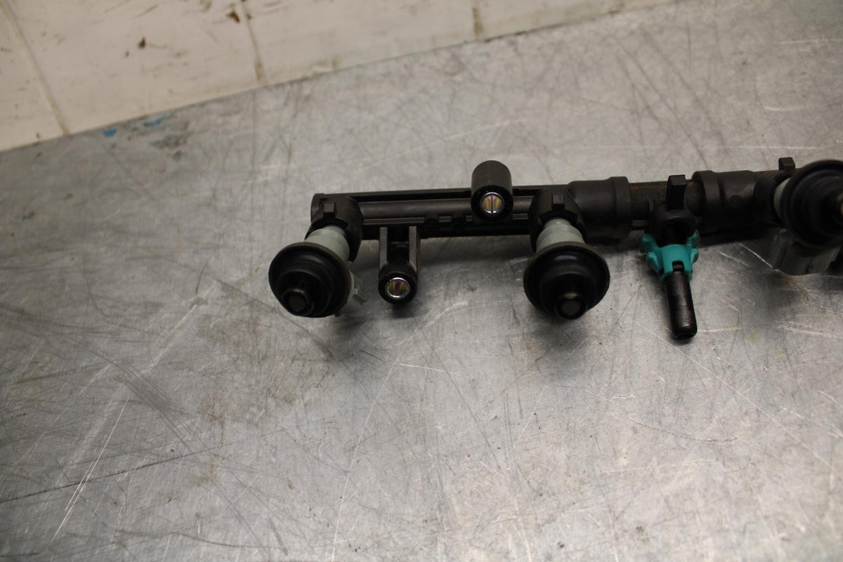 09-12 HONDA CBR600RR SECONDARY FUEL INJECTORS TOP AIRBOX GAS RAIL BB450