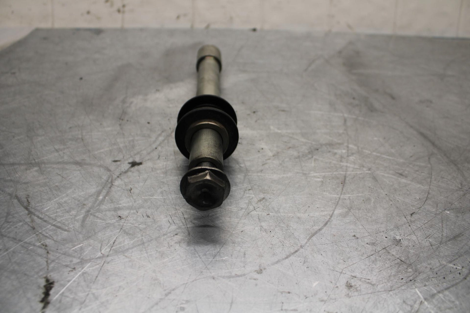 09-14 YAMAHA YZF R1 FRONT WHEEL RIM AXLE PIVOT BOLT  BB448