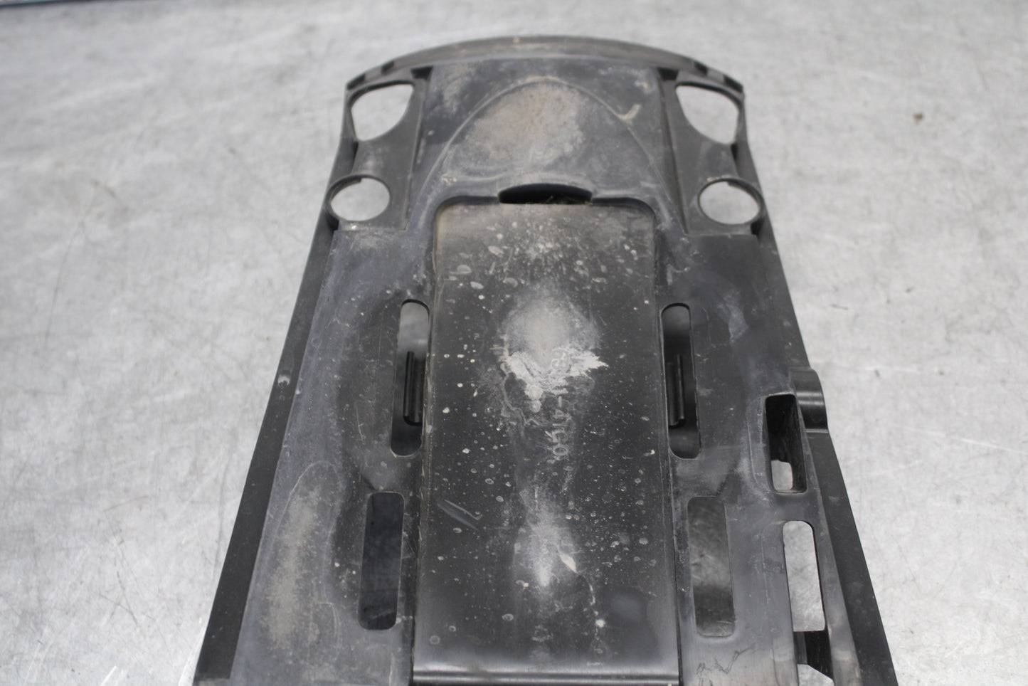 05-06 SUZUKI GSXR1000 REAR BACK TAIL UNDERTAIL BATTERY TRAY 63111-41G01 BB663