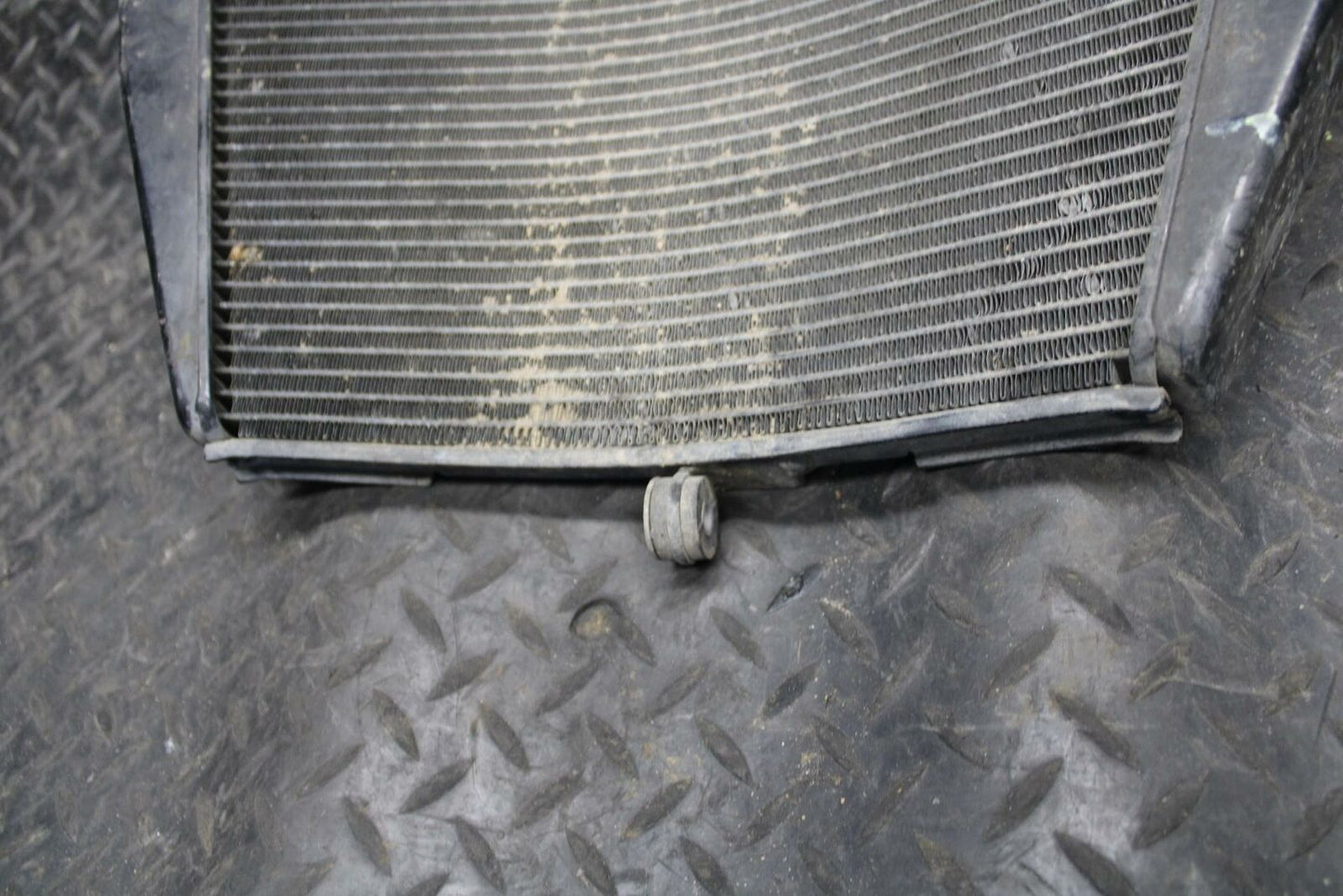 10-11 HONDA CBR1000RR ENGINE RADIATOR MOTOR COOLER COOLING RADIATER BB228