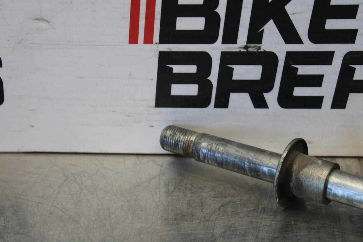 05-09 SUZUKI BOULEVARD C90 FRONT WHEEL RIM AXLE PIVOT BOLT BB791